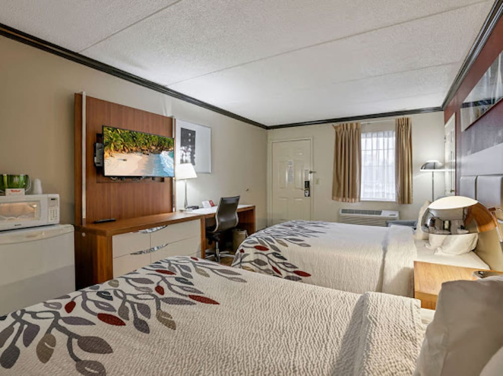 Red Roof Inn Uhrichsville - photo 12