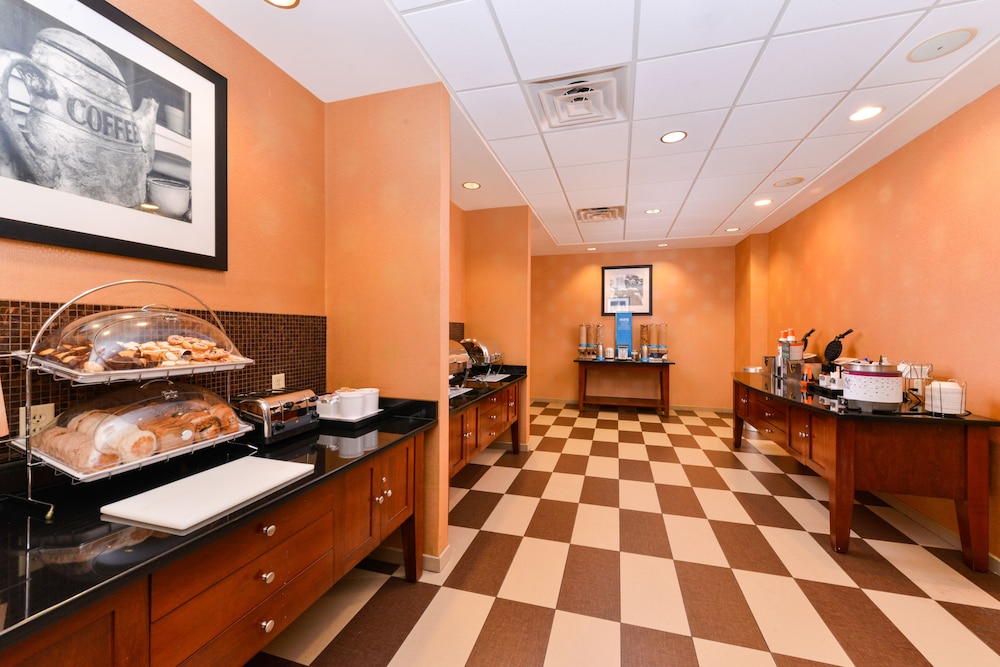 Hampton Inn & Suites Plymouth - photo 53
