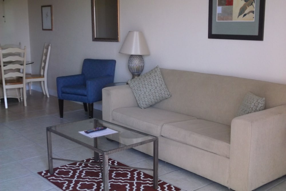 Days Inn & Suites by Wyndham Lake Okeechobee - photo 29