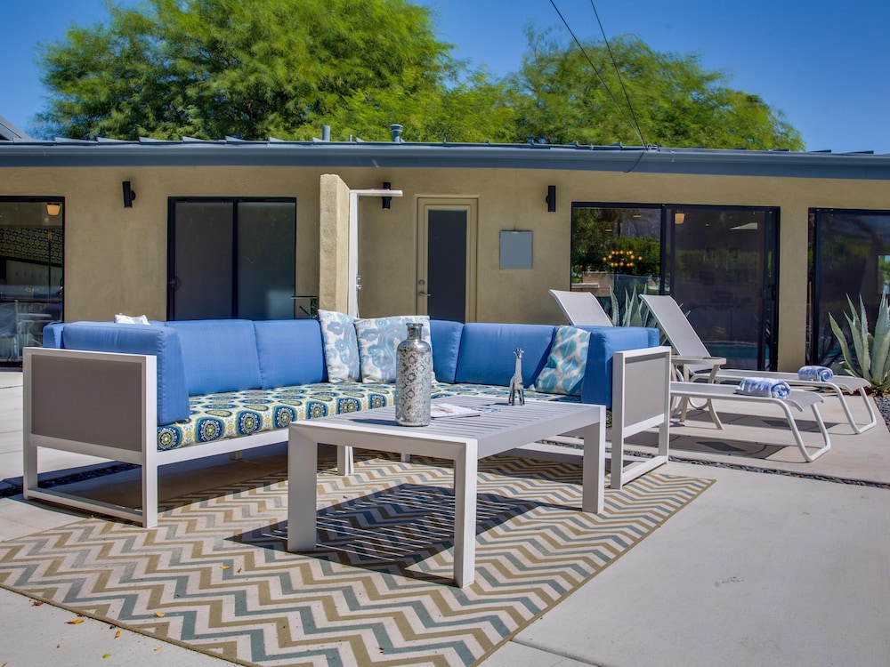Mid Century Deluxe — 4-Star Luxury Hotel in Palm Springs, United States