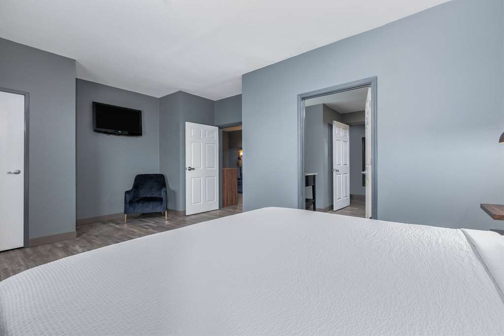 La Quinta Inn & Suites by Wyndham Decatur - photo 24