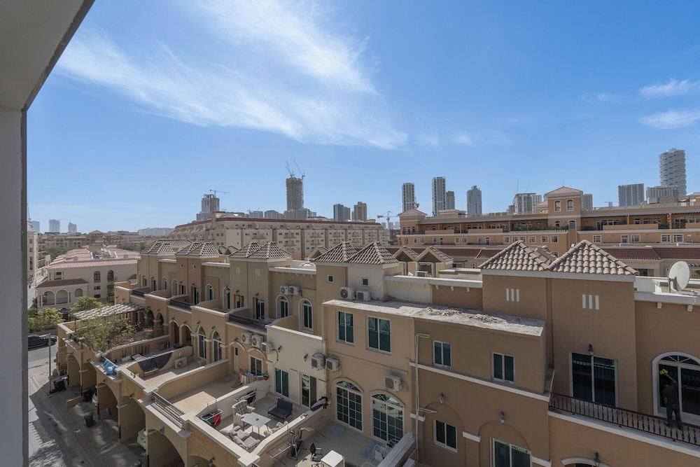 Stylish Boutique Loft Duplex Near Circle Mall Balcony Fast WiFi 2 Pools and Gym — 4-Star Luxury Hotel in Dubai, United Arab Emirates