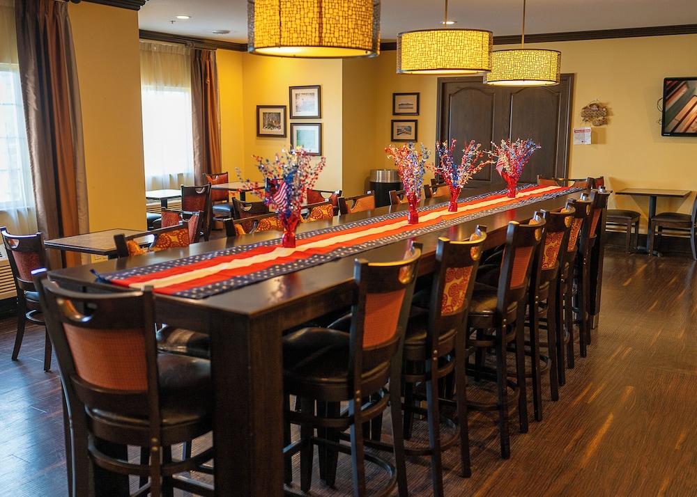 Savanna Inn & Suites - photo 37