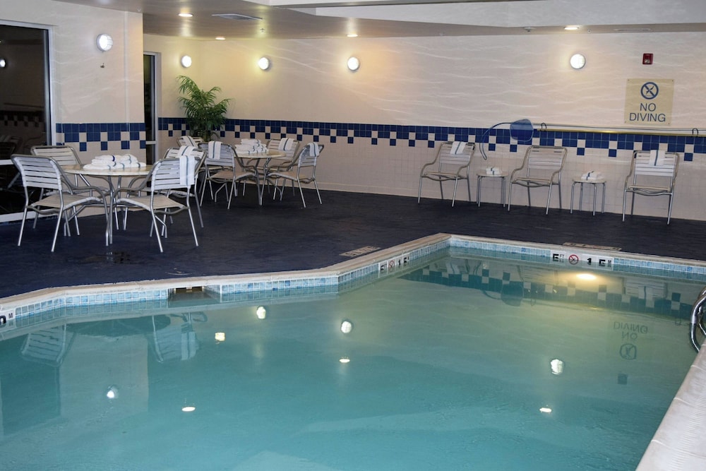 Fairfield Inn and Suites by Marriott Youngstown Austintown - photo 14