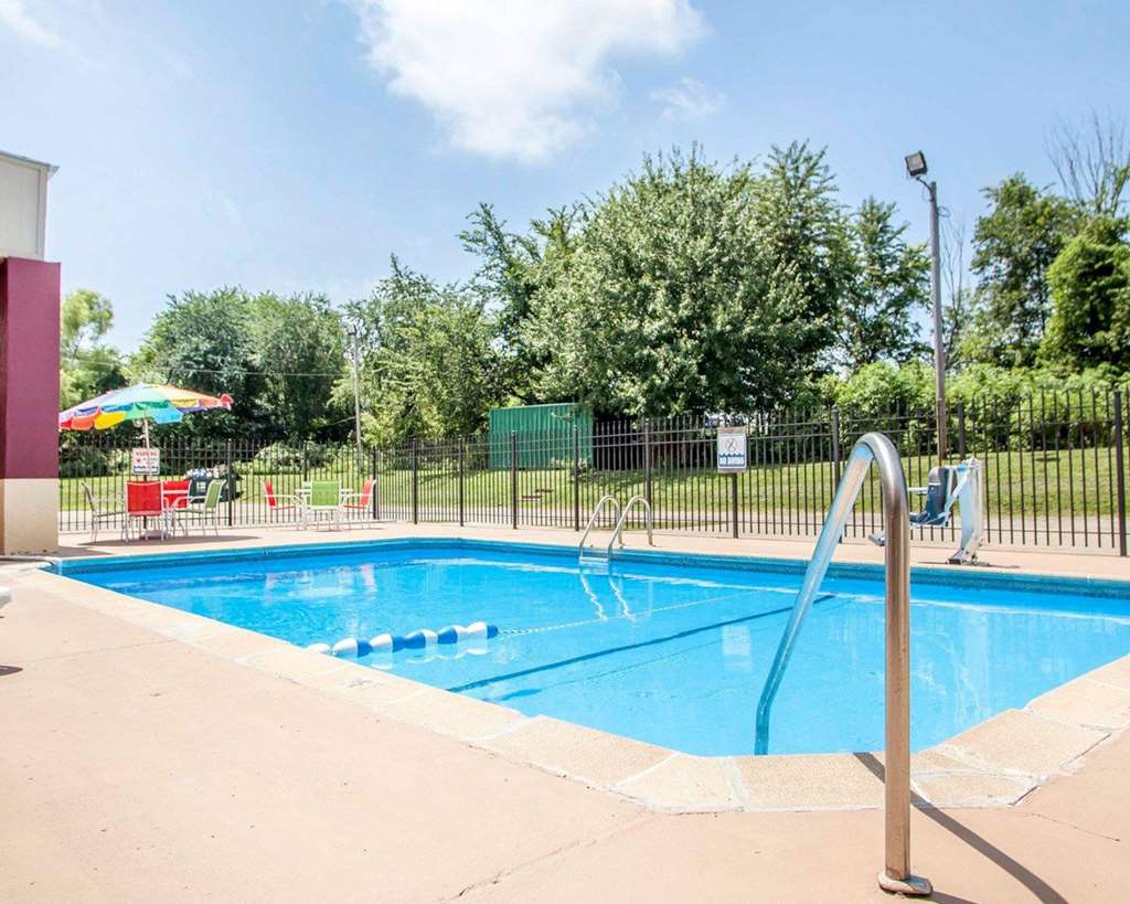 Econo Lodge Kearney Liberty - photo 26