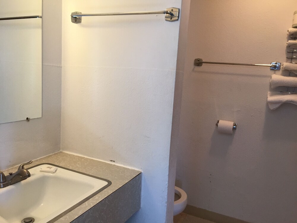 Daniels Motel - photo 14