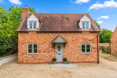 Orchard Cottage — 4-Star Luxury Hotel in None, United Kingdom