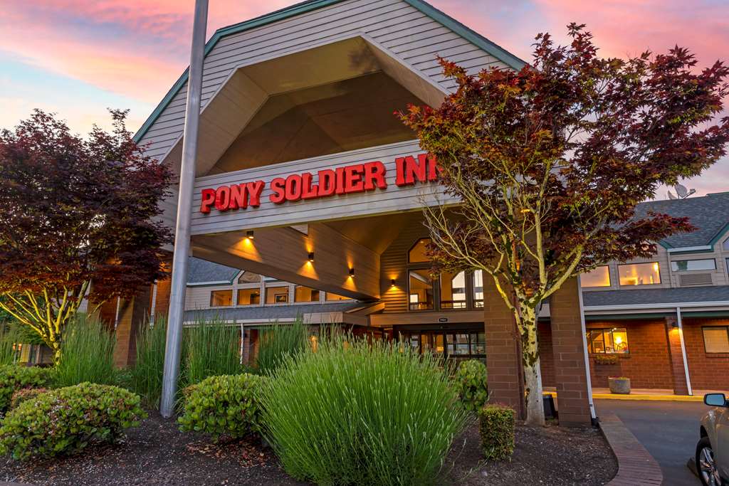 Best Western Pony Soldier Inn Airport - photo 26