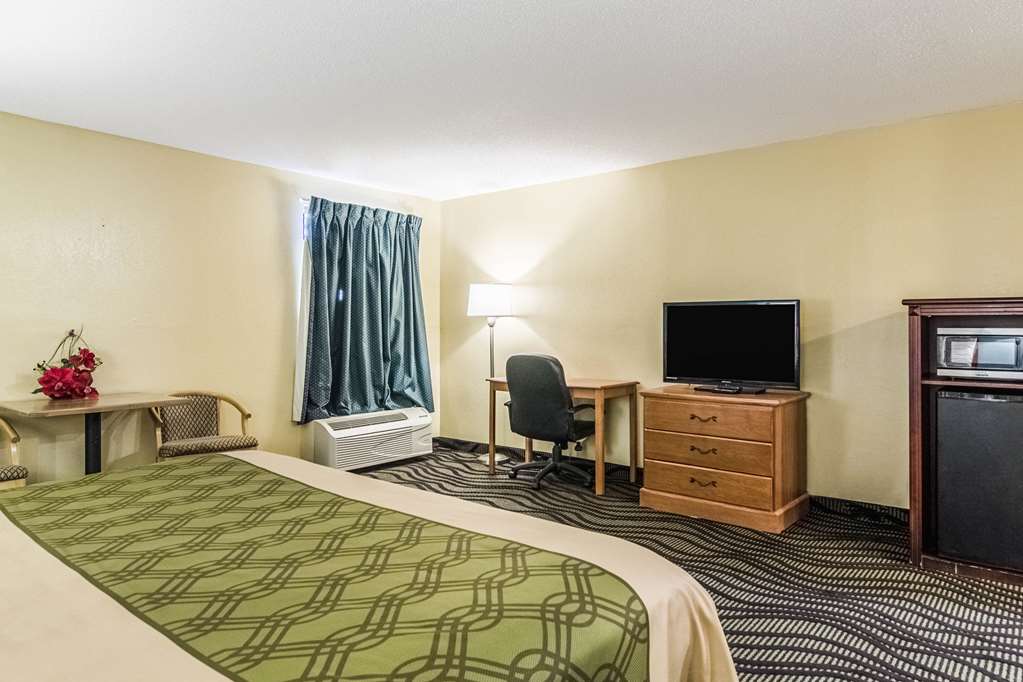 Econo Lodge Darien - photo 23