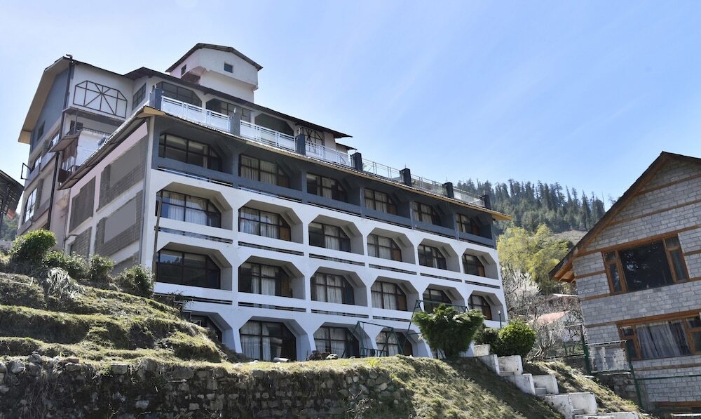 Snowcrest Manor Hotel in Manali, India