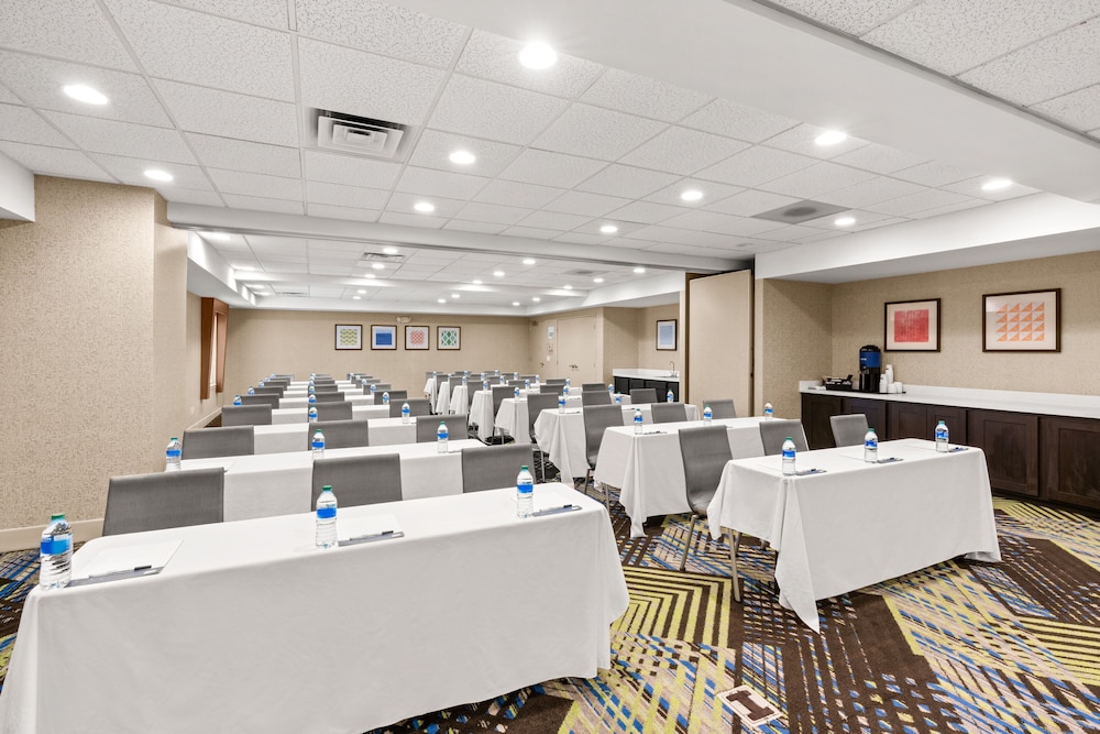 Holiday Inn Express & Suites Sumner Puyallup Area - photo 26