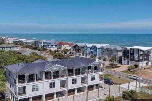 The Coastal Palm New Luxury Townhome in Kure Beach in Kure Beach, United States