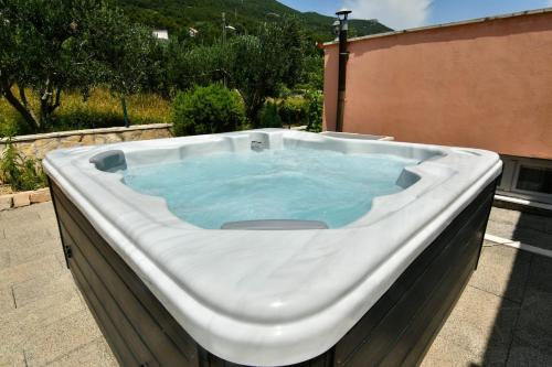 Oasis of peace with jacuzzi — 4-Star Luxury Hotel in Kastel Stari, Croatia