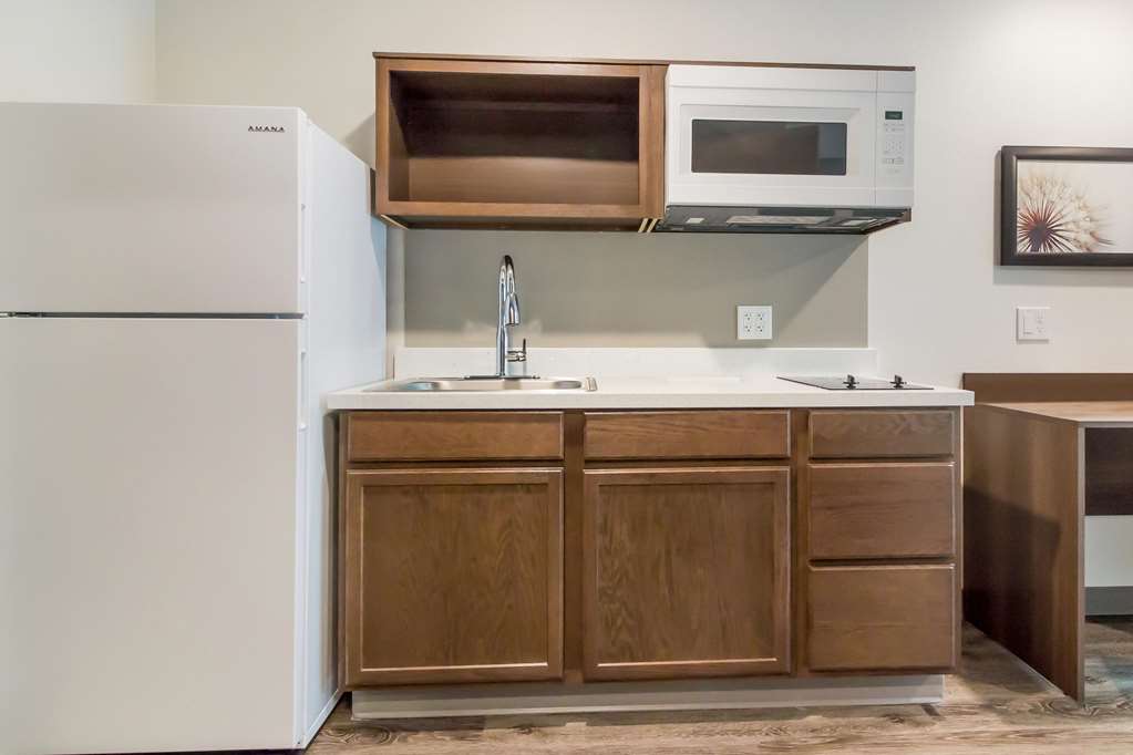 WoodSpring Suites Lake Jackson - photo 18