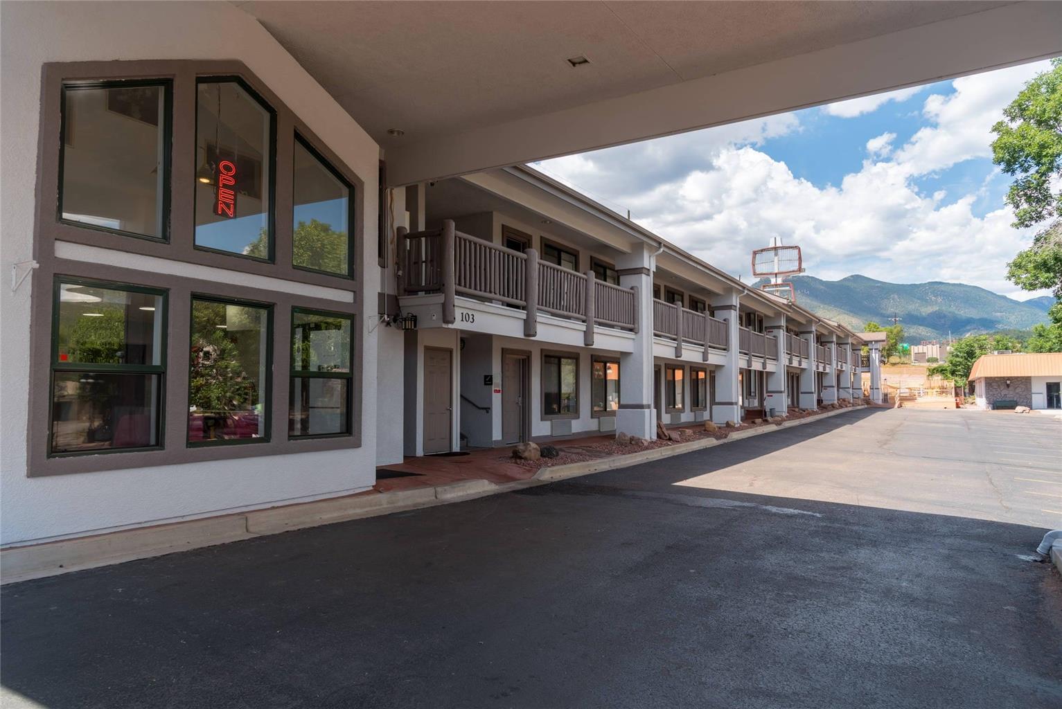 Quality Inn & Suites Manitou Springs at Pikes Peak - photo 4