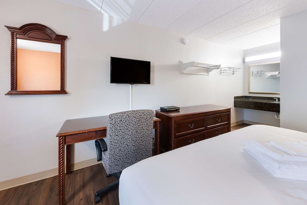 Americas Best Value Inn Columbus - photo 12