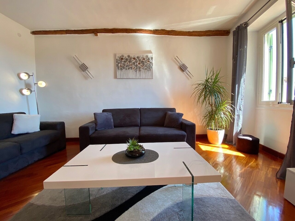 Les Capucines — hotel in Menton