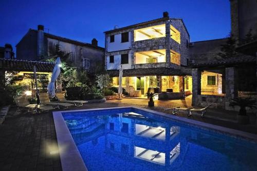 Villa Roma — 4-Star Luxury Hotel in Marcana, Croatia
