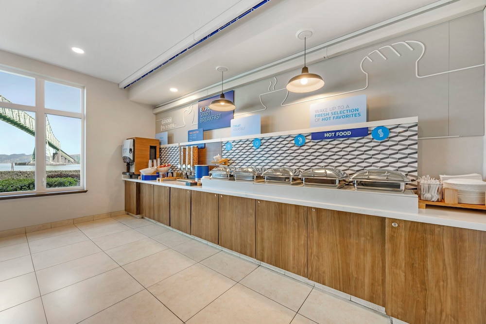 Holiday Inn Express & Suites Astoria by IHG - photo 49