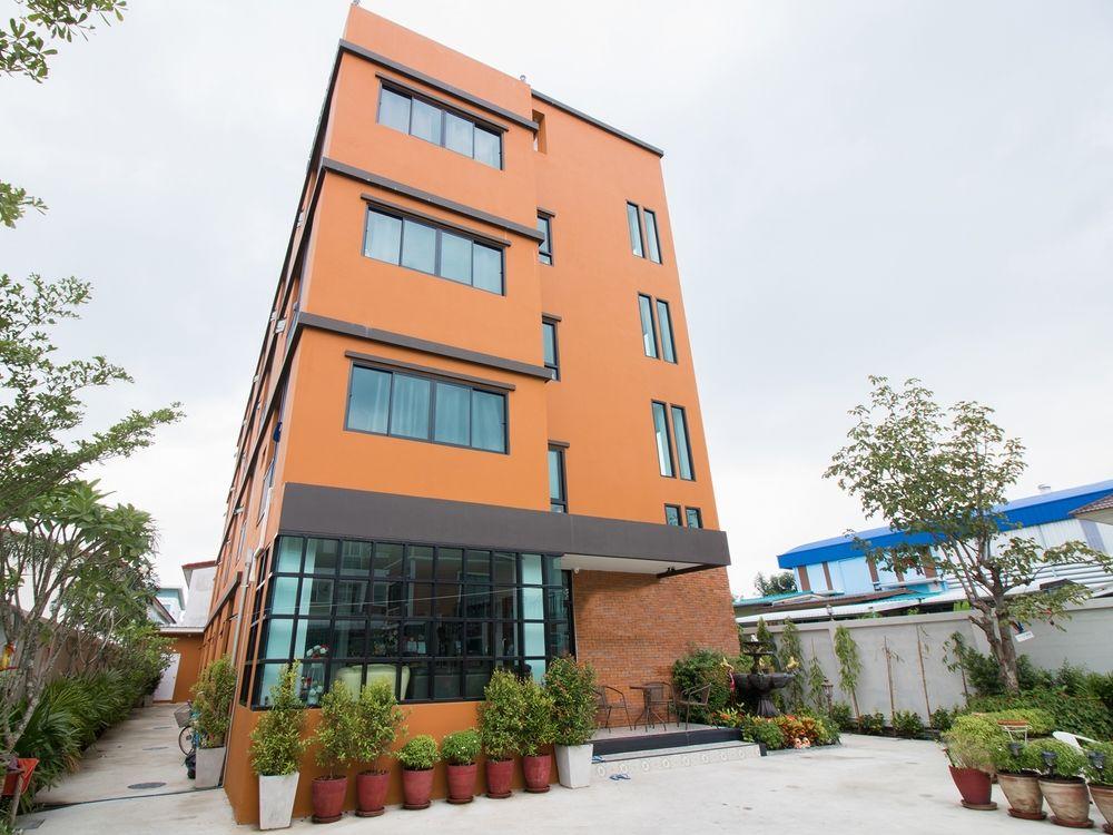 Nida Rooms Bright Saffron Residence