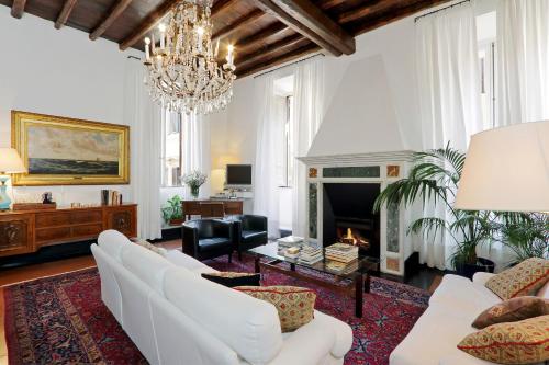 ROMAC Leone Apartments — 4-Star Luxury Hotel in Rome, Italy