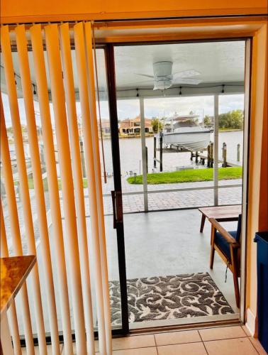 Cheerful home with two Bedrooms — 4-Star Luxury Hotel in Cape Coral, United States