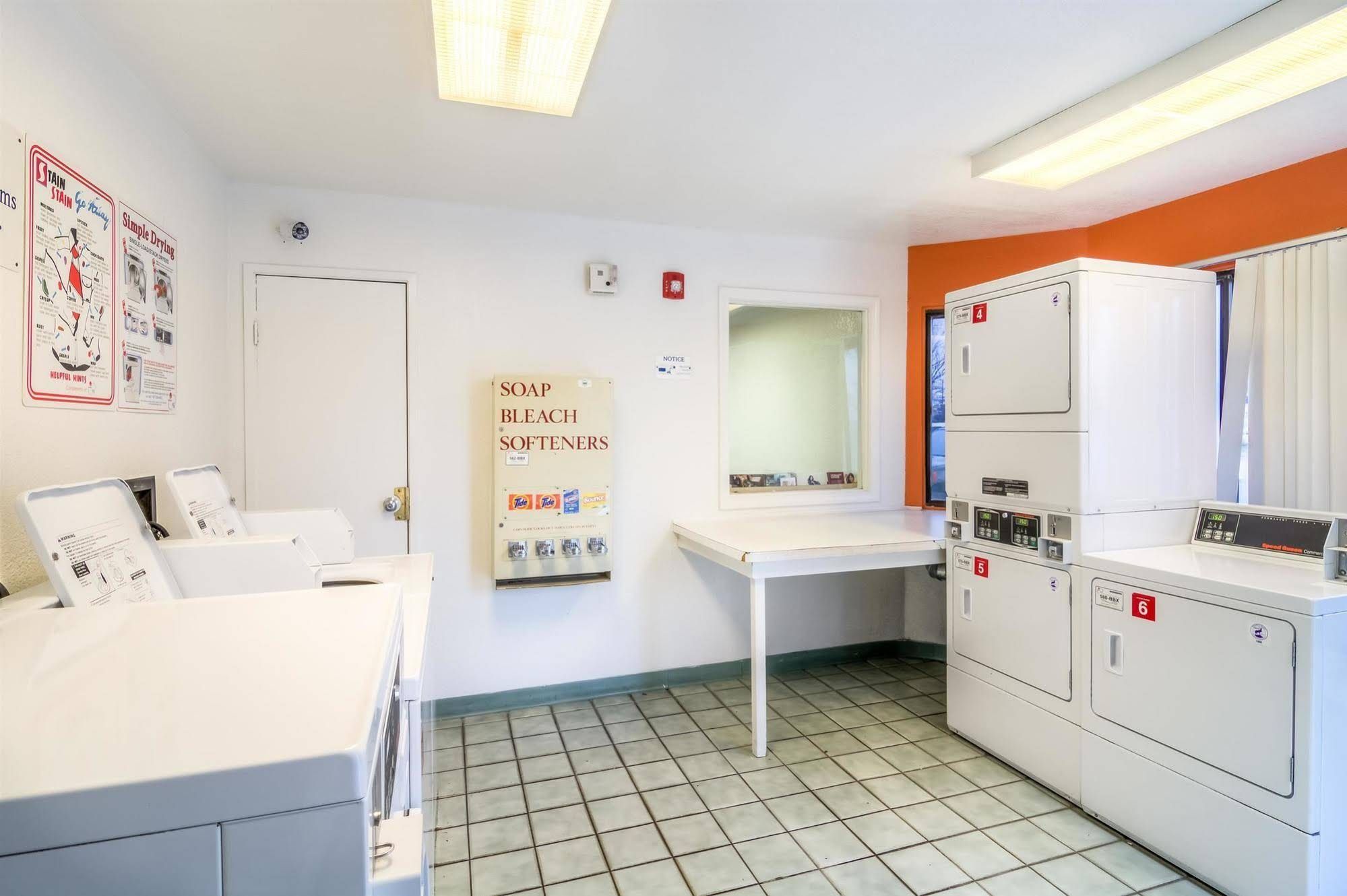 Motel 6 Chicago Elk Grove - photo 39