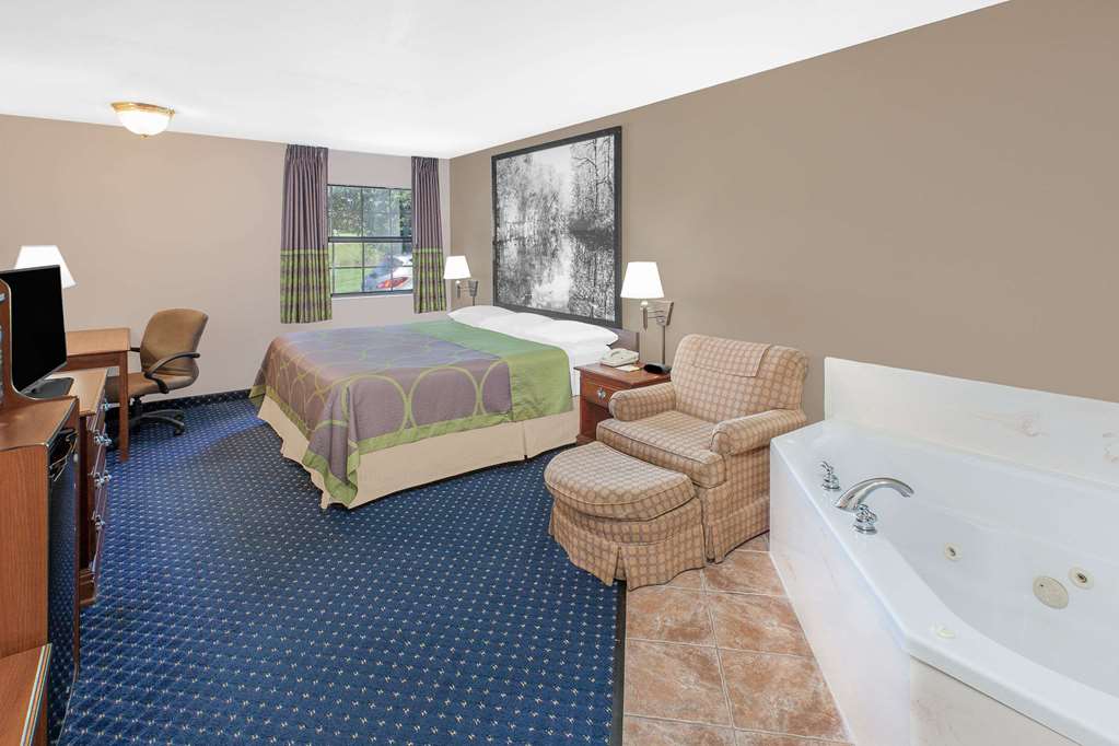 Super 8 by Wyndham Lowell Bentonville Rogers Area - photo 13