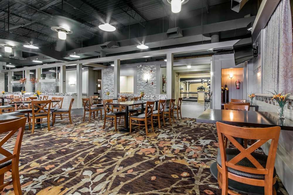 Radisson Hotel Louisville North - photo 26