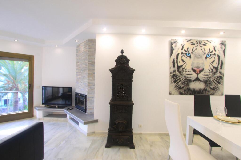 1080 Golden Beach Jacuzzi - last minute hotel in Marbella