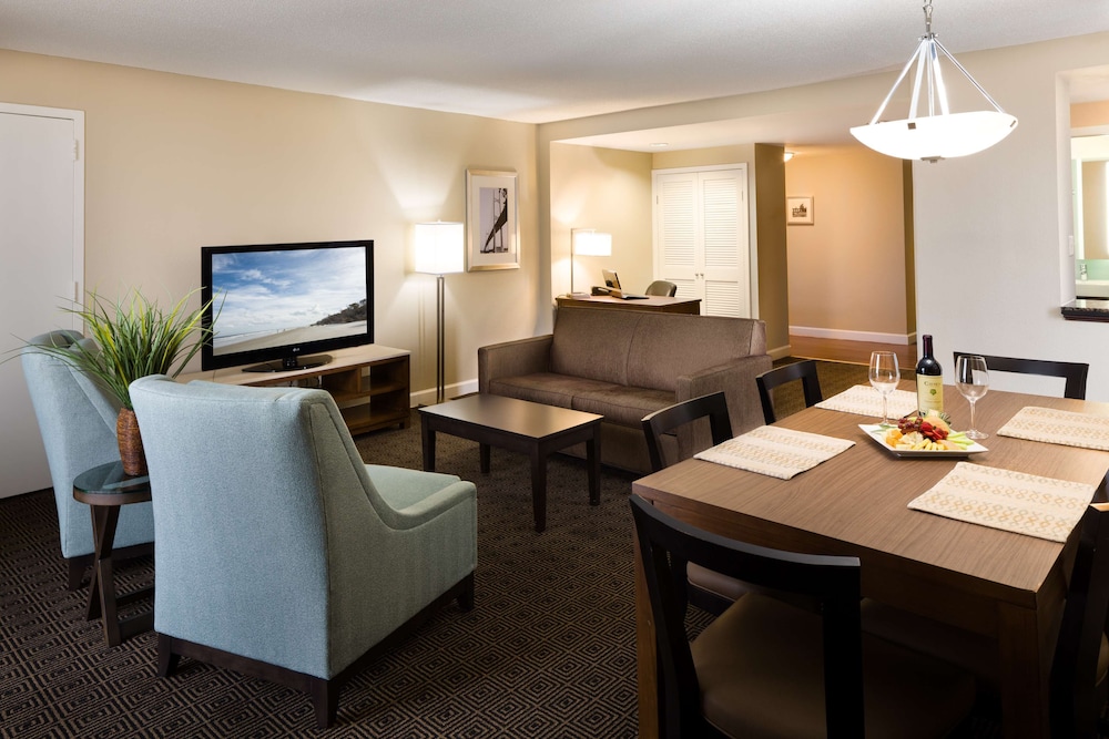 DoubleTree by Hilton Hotel Jacksonville Riverfront - photo 25