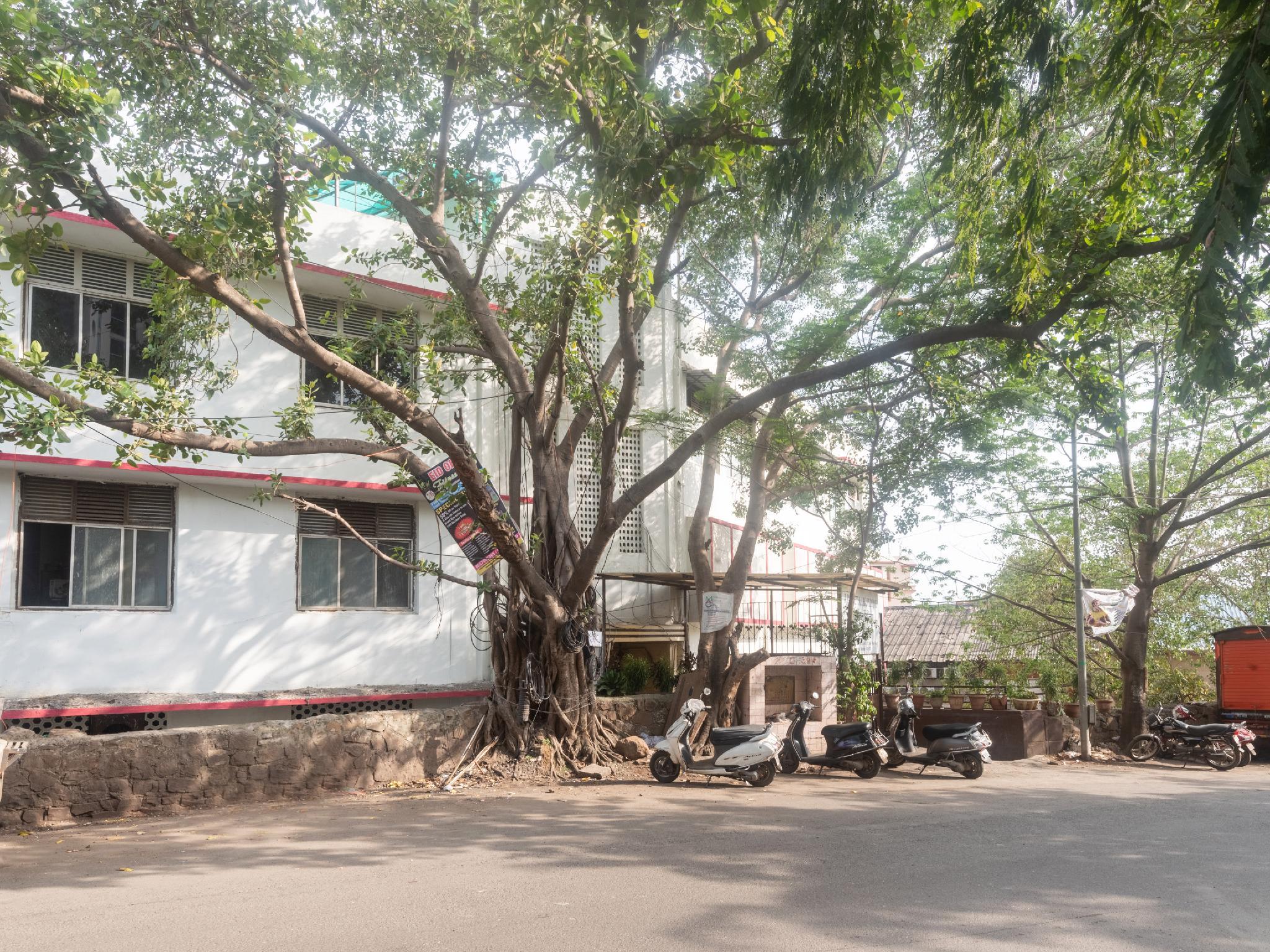 OYO 30693 Hotel Blue Executive