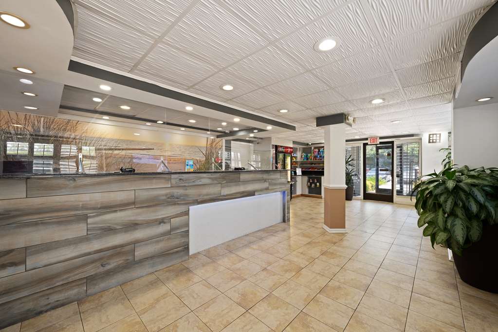 Best Western Plus Holiday Sands Inn & Suites - photo 2