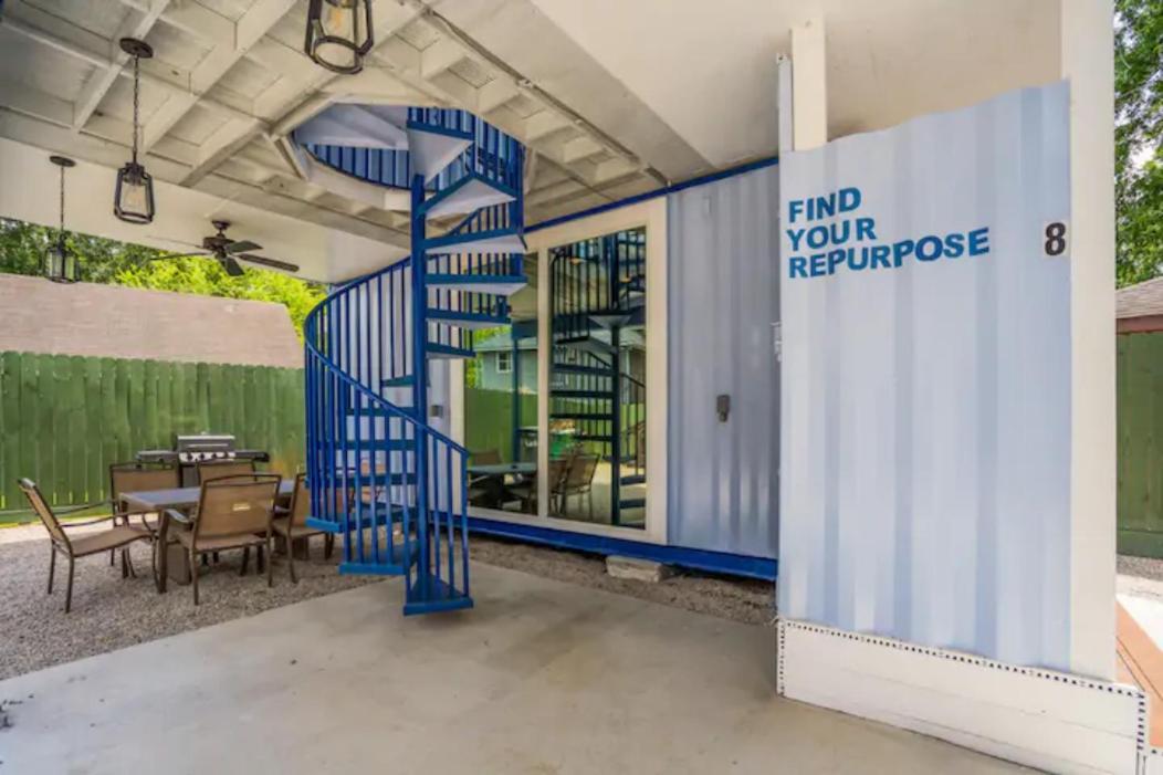 East Downtown Mico Luxe Container Living Pod #8 — 4-Star Luxury Hotel in Houston, United States