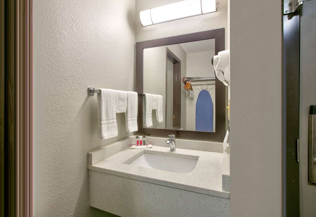 Days Inn by Wyndham Tunica Resorts - photo 40