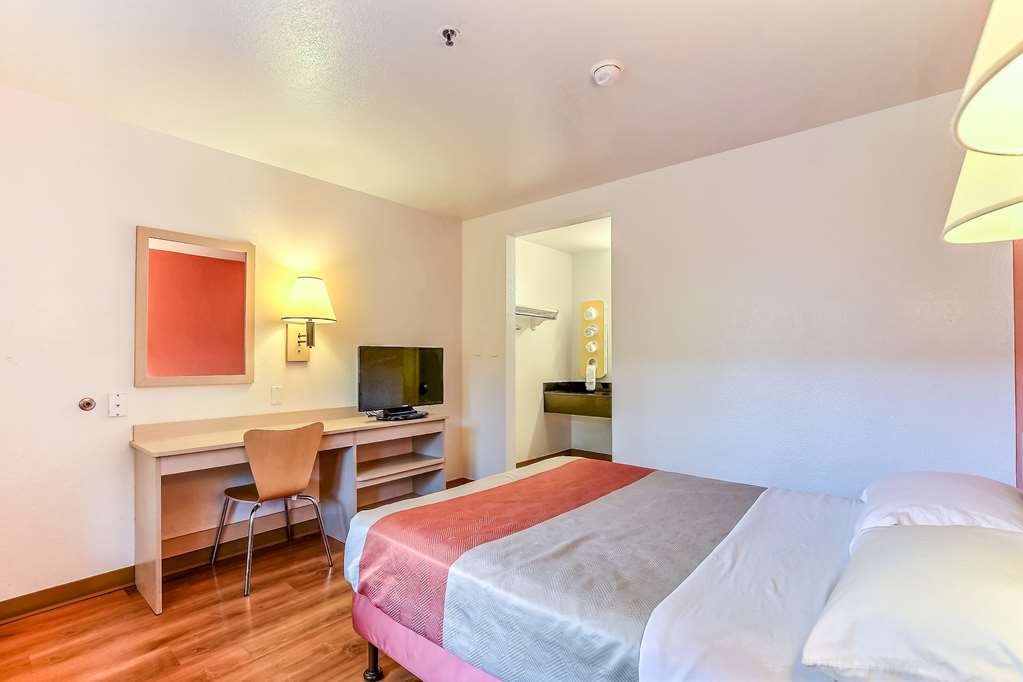 Motel 6 Pinole CA - photo 12