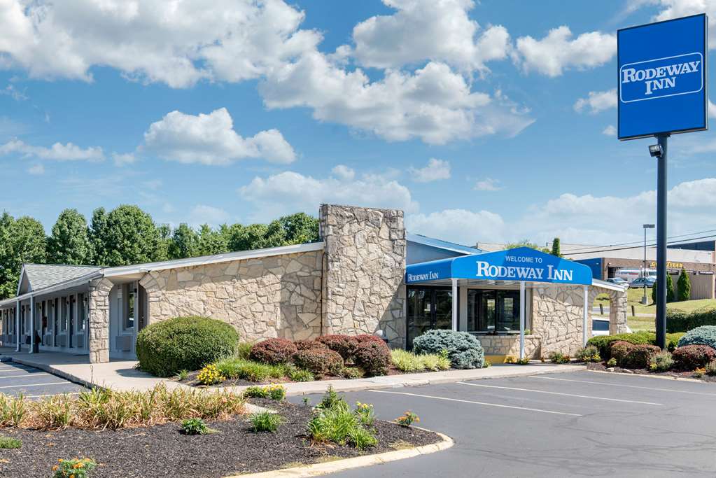 Rodeway Inn Sharonville Cincinnati North - carbon neutral hotel in Sharonville