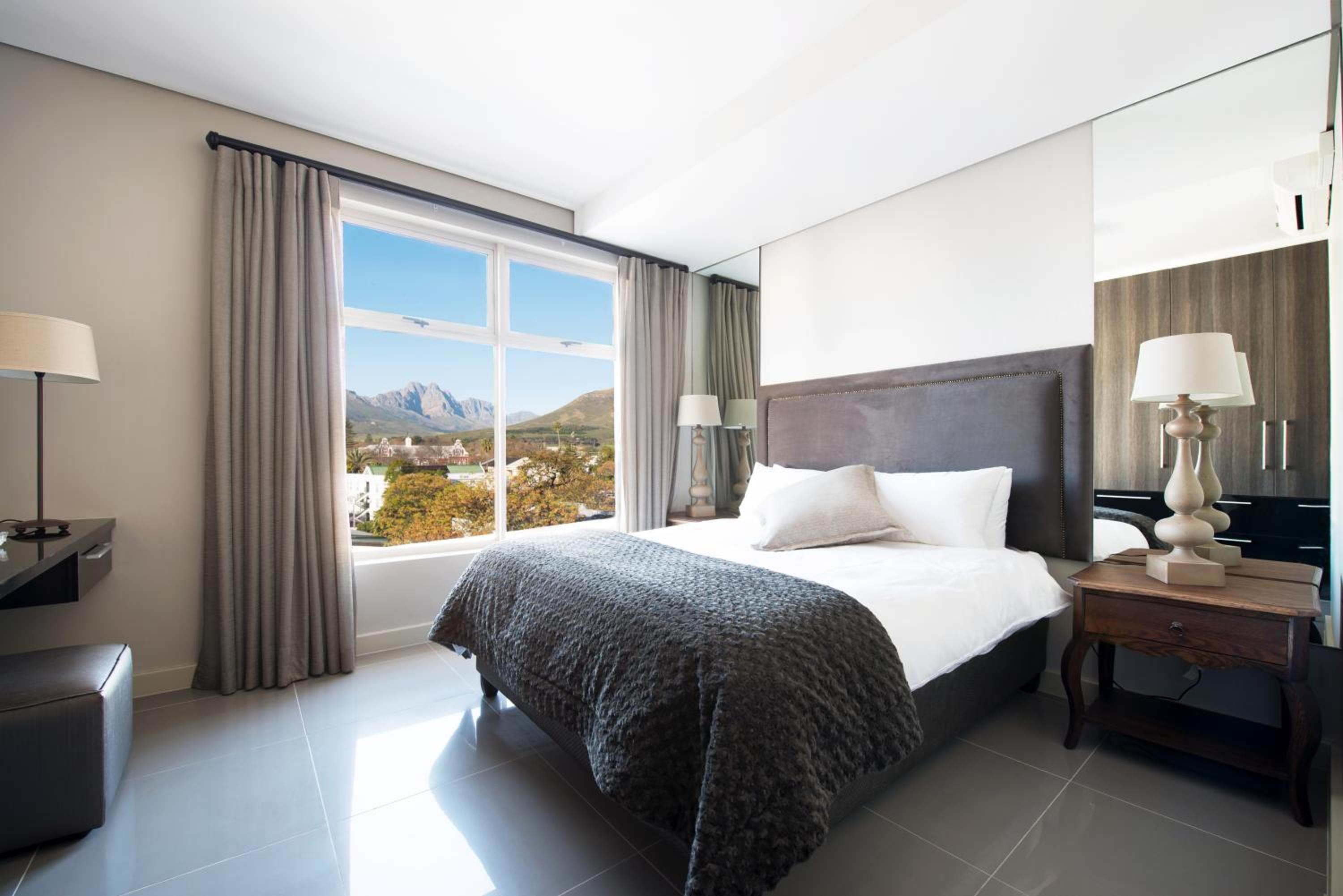Lux Andringa Walk Apartments — 4-Star Luxury Hotel in Stellenbosch, South Africa