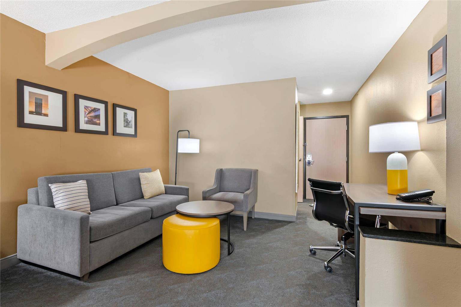 Comfort Inn & Suites Kansas City Northeast - photo 26