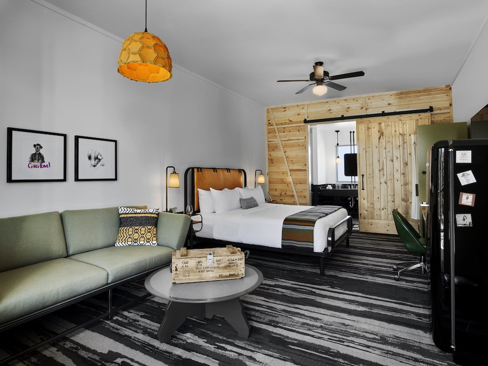 Cavalry Court by Valencia Hotel Collection - photo 20