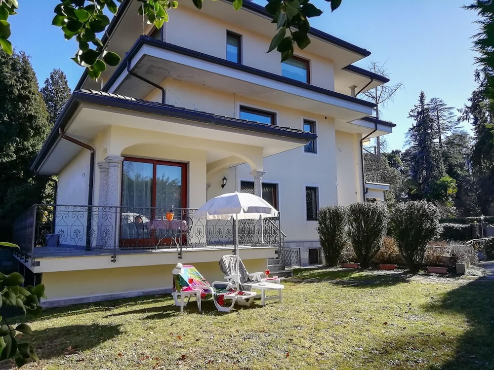 La Petite Dame Lake Maggiore 100 m from the lake — 4-Star Luxury Hotel in Verbania, Italy