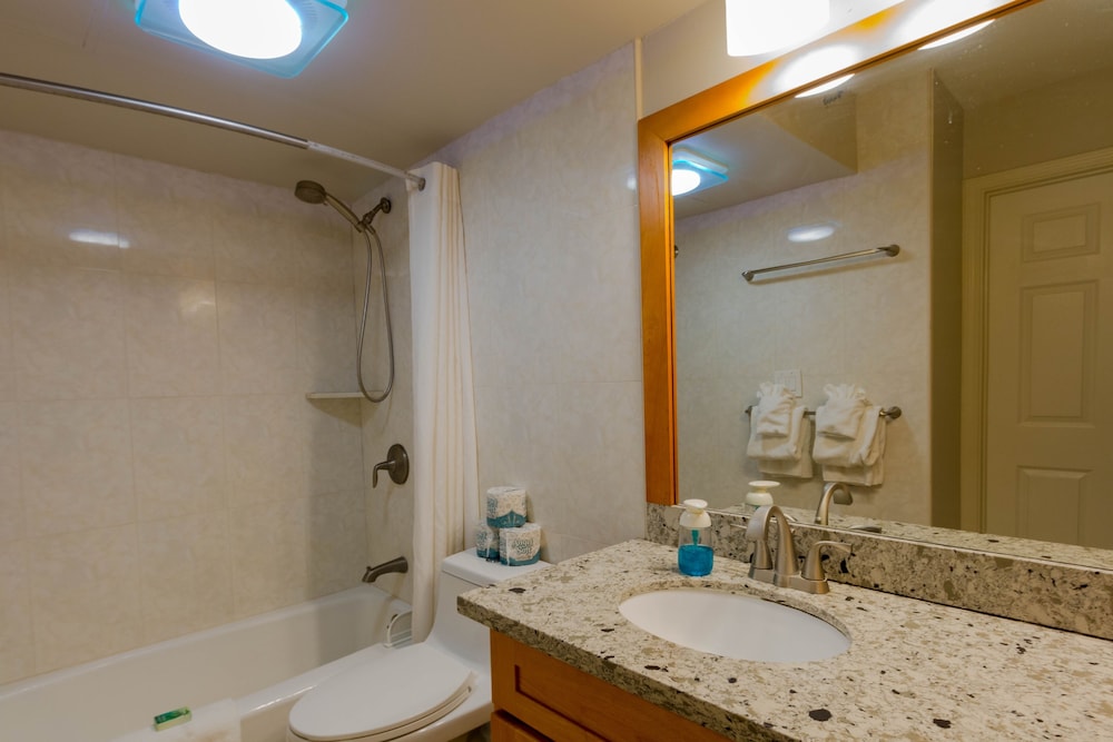 Waikiki Banyan High Level Condo with Private Lanai by Koko Resort Vacation Rentals - photo 67