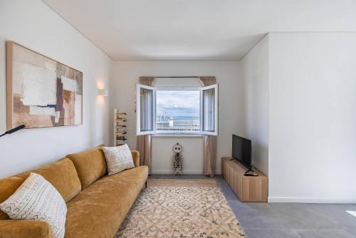 176 Charming Riverview Apartment — 4-Star Luxury Hotel in Oeiras, Portugal