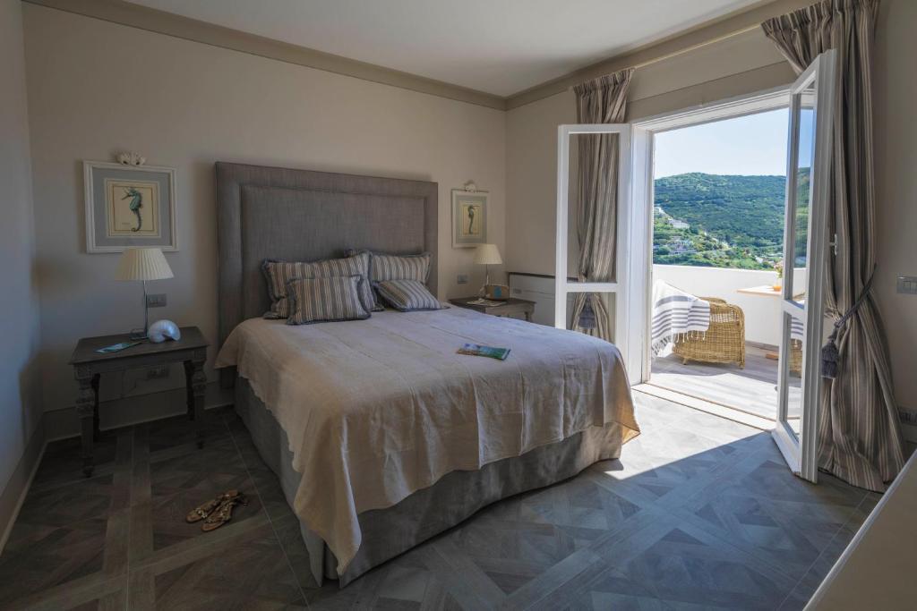 Maridea Le Alcove Sul Mare Suites in Ponza, Italy