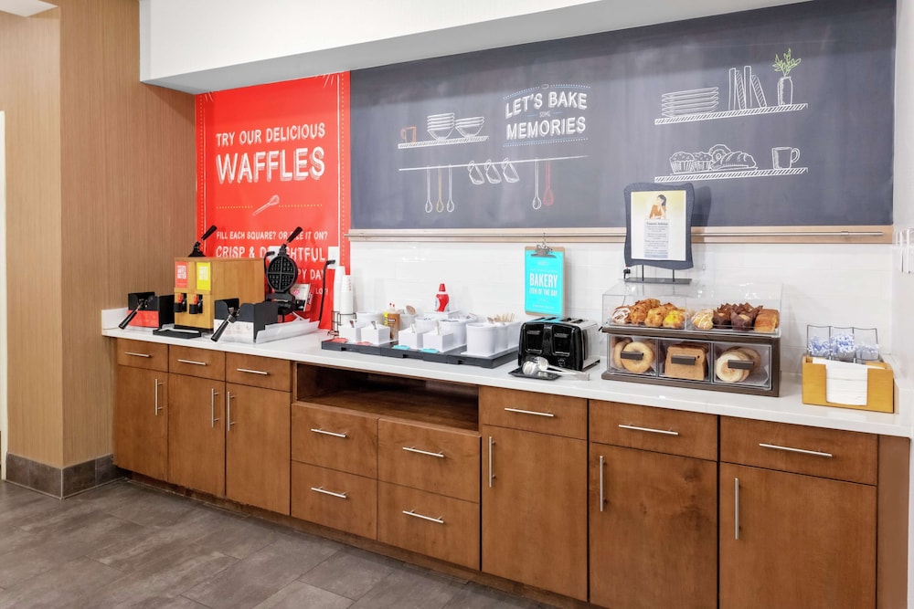 Hampton Inn & Suites Concord Charlotte - photo 31