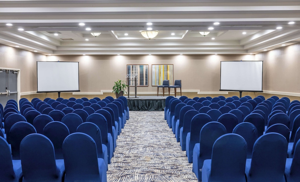 DoubleTree by Hilton Hotel Newark Airport - photo 73