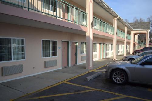 Relax Inn Motel & Suites - photo 8
