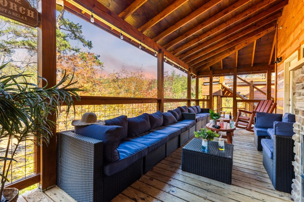 Elegant Elite Estate By Ghosal Luxury Lodging - photo 46