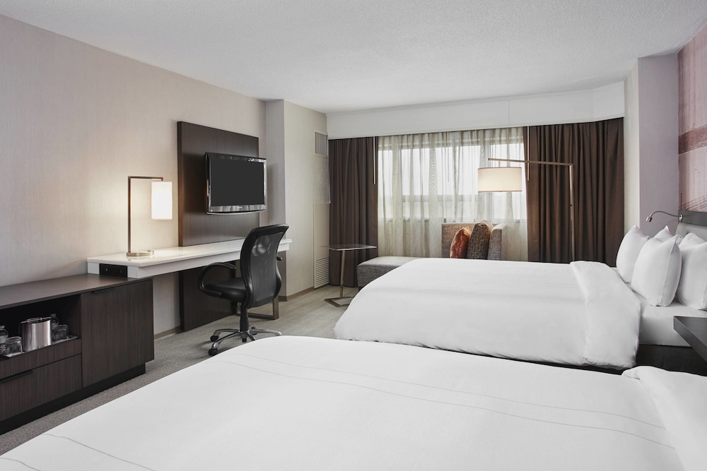Teaneck Marriott at Glenpointe - photo 5