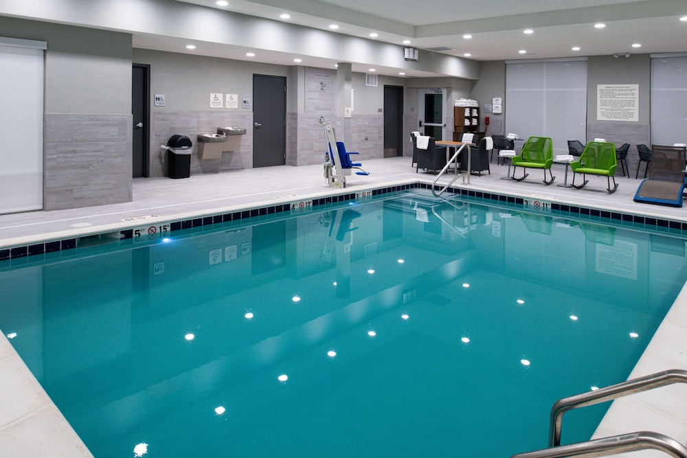 Hampton Inn & Suites Adrian - photo 43